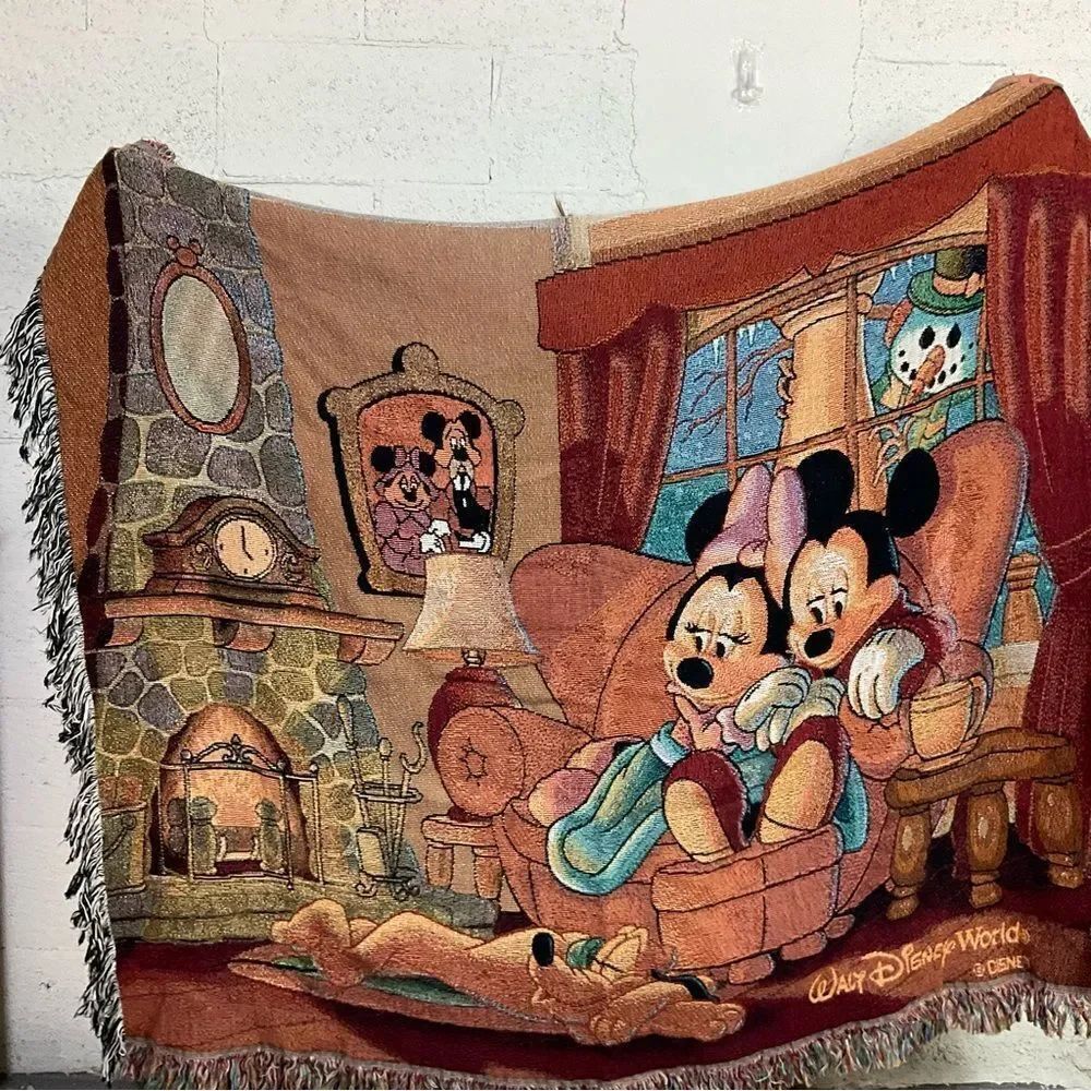 Walt Disney Mickey & Minnie Mouse cozy fireplace tapestry throw blanket 60x50